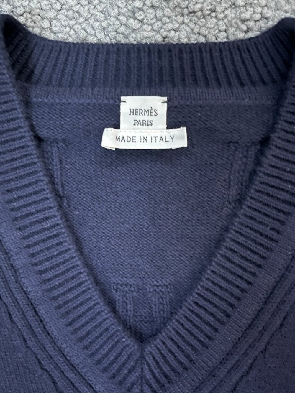 NWT Hermès Maille Voyage Merino Wool H Logo V-Neck Sweater in Bleu Noir Size 36 - Picture 5 of 11